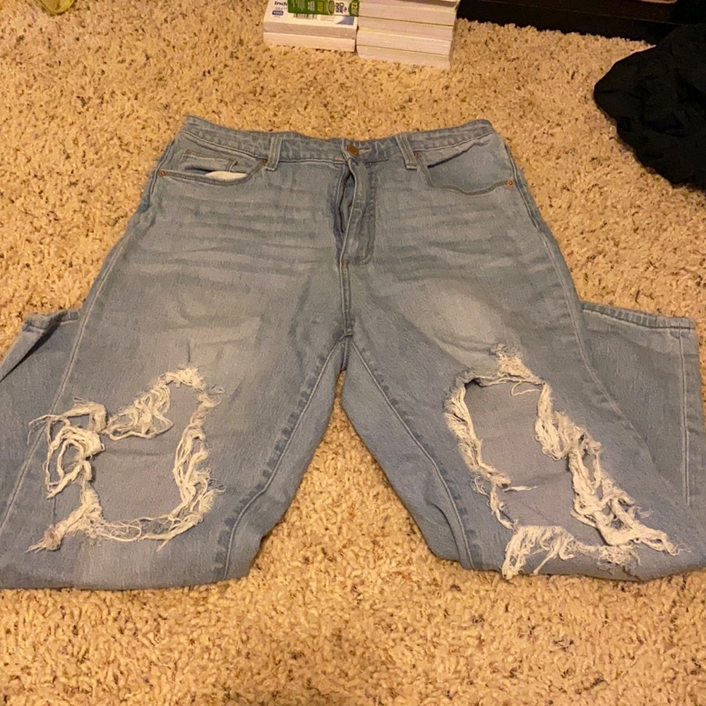 Universal Straight Legged Cropped Jeans